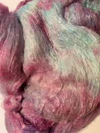 Moerbei zijde lap zelfgeverfd, rosé licht blauw tinten ,  nummer 29 per 3.5 gram