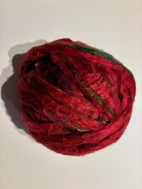 Sari zijden, rood met een vleugje groen tinten, per 10 gram, prijs