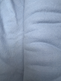 Naaldvlies, 20/21 micron, licht blauw kleur 22, 100 breed 150 gr/m, per meter