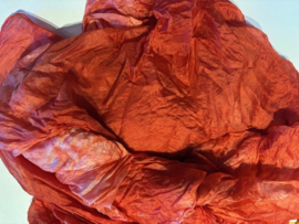Gaas zijde uit Oezbekistan zijde , zelf geverfd,  klaproos nummer 21 (kwaliteit tussen chiffon en ponge) 90 breed prijs per 50 cm