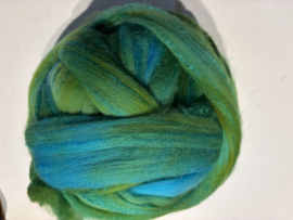 Zelf geverfde merinowol met 50% zijde, nummer 34 groen turquoise tinten, per 50gram