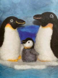 Naaldvilt pakket pinguïn, inhoud wol en 2 viltnaalden beschrijving in het Duits. Extra benodigdheden zie beschrijving 