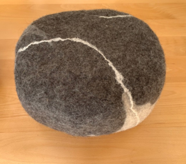 Vilten kei 40 bij 37 cm hoogte 22 cm