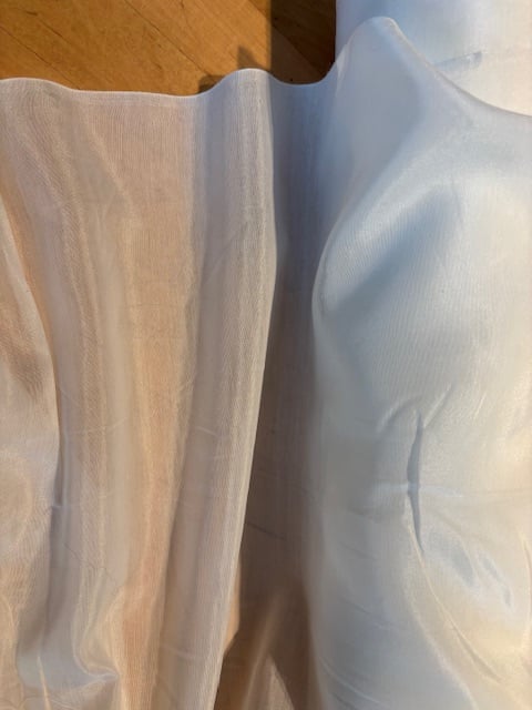 Batist 09 | 70% Katoen, 30% Zijde ,52g/m 138cm breed, prijs per meter