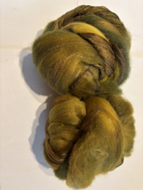Shawl pakket margilan nummer 18 olijf mosterd tinten: zelfgeverfde margilan zijde 250x 45 cm en 2,5 meter zelfgeverfde wol met 50% zijde