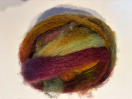 Zelf geverfde wensleydale wol in vlies, nummer 5 sprookjes tinten , per 50 gram