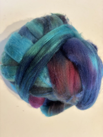 Zelf geverfde merinowol met zijde, nummer 53 turquoise multi tinten, per  50 gram