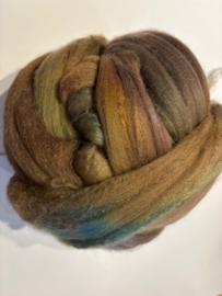 Zelf geverfde merinowol met zijde, nummer 95 beige/mauve/ groen tinten, per 50 gram