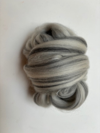 Merinowol (50 gram), grijs/wit tinten gemêleerd, kleurcode 157, 20-21 micron