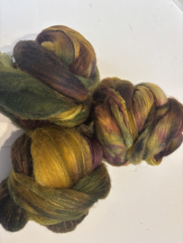 Shawl pakket margilan nummer 24 groen/bruin/goud multi: 2,5 meter zelfgeverfde wol met 50% zijde en  250x 45 cm margilan zijde
