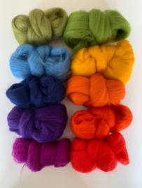 Merinowol kleur set: Regenboog 10x  ongeveer 10 gram merinowol 20-21 micron Kleur nrs. 100-102-105-122-123-131-149-154-156-167