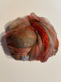 Shawl pakket margilan nummer 24 rood rosé grijs tinten: 2,5 meter zelfgeverfde wol met 50% zijde en  250x 45 cm margilan zijde