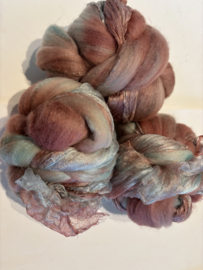 Shawl pakket margilan nummer 14 oud rosé mint blauw tinten: 2,5 meter zelfgeverfde wol met 50% zijde, 250x 45 cm margilan zijde