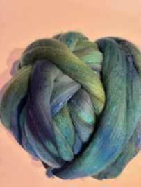 Zelf geverfde merinowol met zijde, nummer 92 turquoise blauw groen, per 50  gram