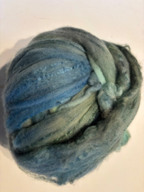 Zelf geverfde merinowol met zijde, nummer 44 oud blauw mint per 50 gram