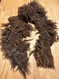 krullen kraag bruin