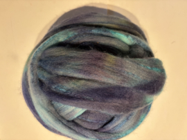 Zelf geverfde merinowol met zijde, 17 turquoise blauw paars, per 50 gram