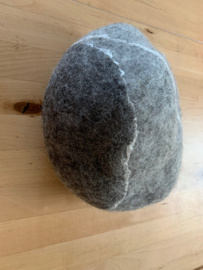 Vilten kei  21 bij 17 cm 14 hoogte  cm