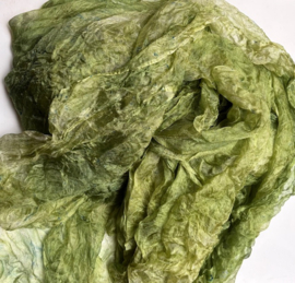 Margilan /gaas kant zijde / Oezbekistan zijde, nummer 24 groen  tinten zelf geverfd 90 breed prijsper 50 cm