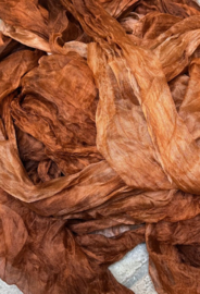 Margilan / gaas kant zijde / Oezbekistan zijde, nummer 28 koper bruin zelf geverfd 90 breed per 50 cm