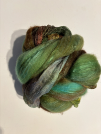 Shawl pakket margilan nummer 7 groen bruin multi tinten : 2,5 meter zelfgeverfde wol met 50% zijde,  250x 45 cm margilan zijde