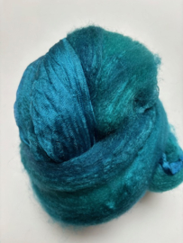 Shawl pakket margilan nummer 14 turquoise tinten: 2,5 meter zelfgeverfde  wol met 50% zijde,  250x 45 cm margilan zijde