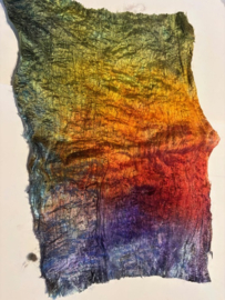 Moerbei zijde lap zelfgeverfd, regenboog tinten, nummer 16 per 10 gram