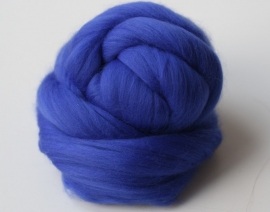 op = op Merinowol (50 gram), lila blauw, kleurcode 235, extra fijn, 18 micron