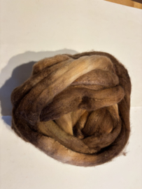 Zelf geverfde merinowol met zijde, nummer 83, donker bruin tinten per 50 gram