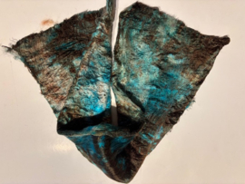 Moerbei zijde lap zelfgeverfd, turquoise tinten ,  nummer 32 per 10 gram