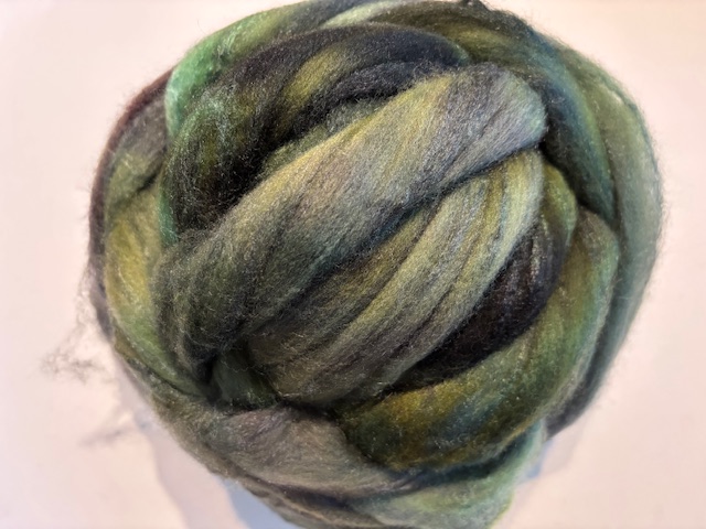 Zelf geverfde merinowol met zijde, nummer 167 groen blauw  tinten, per 50 gram