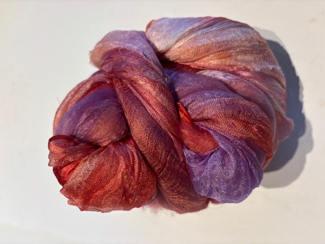 Shawl pakket margilan nummer 4 zacht rosé lila tinten: zelfgeverfde margilan zijde 250x 45 cm en 2,5 meter wol met 50% zijde