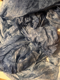 Gaas zijde uit Oezbekistan zijde , zelf geverfd,  hemels blauw nummer 20 (kwaliteit tussen chiffon en ponge) 90 breed prijs per 50 cm