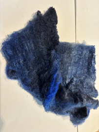 Moerbei zijde lap zelfgeverfd blauw tinten,  nummer 22 per 12gram