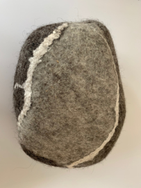 Vilten kei 22 bij 16 cm hoogte 14 cm