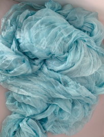 op = op Margilan / gaas kant zijde / Oezbekistan zijde, nummer 38 hemels blauw tinten, zelf geverfd 90 breed prijs per 75cm