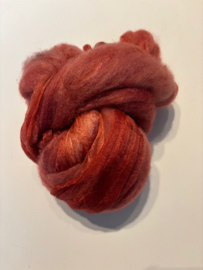 Shawl pakket margilan nummer 5 klaproos rose  tinten: zelfgeverfde margilan zijde 250x 45 cm en 2,5 meter zelfgerfde wol met 50% zijde