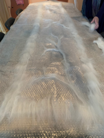 Zijde shawl pakket  ecru: 250 x 45 cm margilan | 60 gram wol met 50% zijde | 40 cm zijdelont | 2,5 gram zijde waste