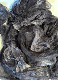 Margilan /gaas kant zijde / Oezbekistan zijde, nummer 7 zwart grijs  tinten zelf geverfd 90 breed per 50 cm