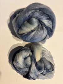 Shawl pakket margilan nummer 19 grijs tinten, zelfgeverfde margilan zijde 250x 45 cm en 2,5 meter zelfgeverfde wol met 50% zijde