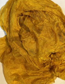 Margilan / gaas kant zijde / Oezbekistan zijde,  nummer 16 goudgeel zelf geverfd  90 breed prijs per 50 cm