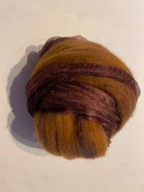 Shawl pakket margilan nummer 2 bruin tinten: zelfgeverfde magilan zijde 250x 45 cm en 2,5 meter zelfgerfde wol met 50% zijde