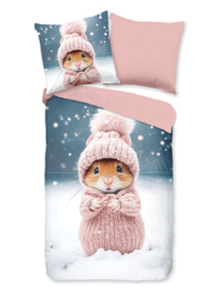 Muller Textiles Dekbedovertrek 33352 Sofia Pink/Hamster met gebreide trui en muts