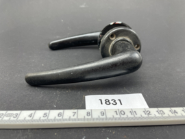 nr. 1831 originele bakelieten klink, rond rozet