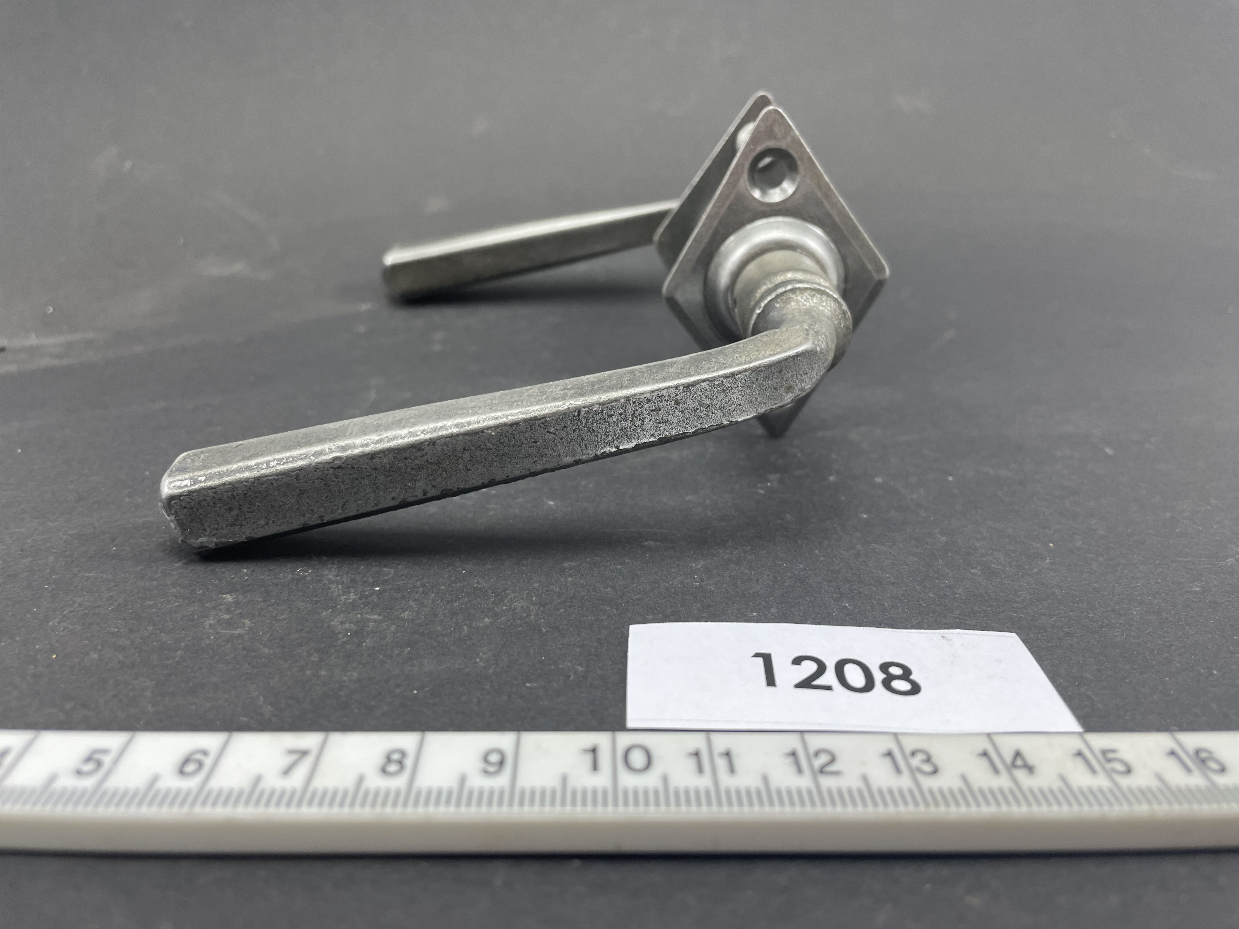 nr. 1208 klinkje zilver antiek