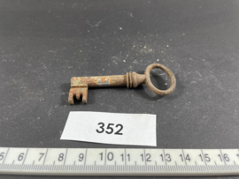 nr. 352 antieke sleutel