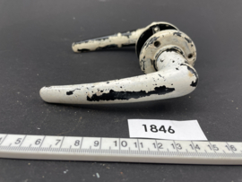 nr. 1846 originele bakelieten klink, rond rozet