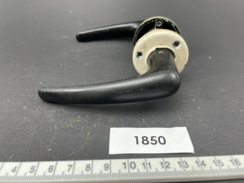 nr. 1850 originele bakelieten klink, rond rozet