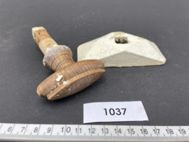 nr. 1037 antieke houten knop