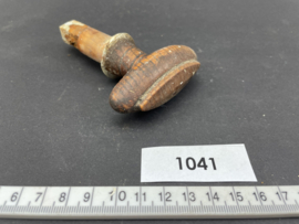 nr. 1041 antieke houten knop
